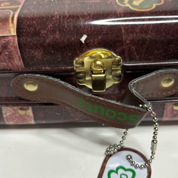 Girl Scouts | Brown Journey Of A Lifetime Tin Luggage | Celebrating 100 Years - Picture 12 of 13